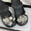 Zapatos de Ballet con Agujeros DIY Hebilla Desmontable Fuego Artificial Oso Pequeño Hebilla de Flor Accesorios Sensación de Alta Gama Accesorios Recomendados de Xiaohongshu