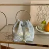 Bolso Bordado Nuevo Estilo Chinoiserie para Llevar en la Mano para Mujer Verano 2023 Nuevo Estilo Estilo Nacional Bordado Moda Bolso Cubo Versátil Bolso Cruzado
