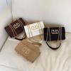 Bolso de Hombro Cruzado de Cadena Retro de Lujo Ligero con Patrón de Cocodrilo, Nuevo Verano 2026 Estilo Chanel de Gama Alta Transfronterizo