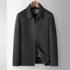 Chaqueta para Hombre Otoño/Invierno 2026, Cuello de Solapa, Versión con Cremallera, Forro de Plumas Desmontable, Abrigo de Lana Doble Cara Hecho a Mano para Hombres Jóvenes