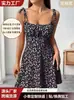 Vestido de Tirantes Finos con Base Negra y Estampado Floral Blanco Transfronterizo para Mujer, Estilo Pastoral Europeo y Americano Cuadrado en el Cuello, Cintura Fruncida Adelante que Ceñe la Figura, Corte en A