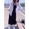 9580 Da Ai Mei Yuan Verano 2023 Nuevo Estilo Vestido Negro con Tirantes y Mangas Largas Blancas Protección Solar Moda Femenina