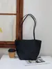 Bolso de mano de nailon simple estilo coreano, Bolso tipo cesta de gran capacidad, Bolso cubo ligero para el hombro o debajo del brazo para el día a día de las mujeres