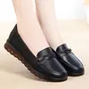 Zapatos cómodos antideslizantes de suela blanda para mujer, nuevos para otoño 2026, slip-on casuales cómodos para mujeres de mediana edad y mayores