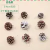 Meias de Natal Transfronteiriças Pinha Corda Pendurável Enfeites Pêndulos de Árvore de Natal Materiais Artesanais Tingidos de Branco Madeira Artesanal Shein