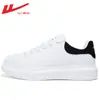 Zapatos de hombre de tirar, zapatos de suela gruesa, zapatillas blancas McQueen versátiles, zapatillas nuevas transpirables para aumentar la altura, zapatos casuales auténticos