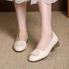 Sapatilhas Quadradas de Couro Macio Femininas Outono 2025 Novas Versáteis Boca Rasa Mocas para Mães Sola Macia Sapatos de Couro Sapatos Antiderrapantes