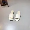 Estilo Minimalista Coreano Sandálias de Dedo em Couro Macio Femininas Verão 2026 Novas Sandálias de Encaixe Abertas na Ponta Chinelos de Exterior da Moda
