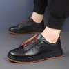 Sapatos Casuais Masculinos de Couro Bovino de Primeira Camada, Sapatos Masculinos de Couro Genuíno, Sapatos Brancos Slip-On, Sapatos Masculinos Versáteis, Sapatos Respiráveis de Cano Baixo