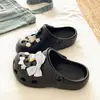 Versátiles, Sin ComplicacionesZapatos de Playa y Mar con Agujeros de EVA para Mujer Verano Celebridad de Internet DIY Dibujos Animados Ligeros Resistentes al Desgaste Zapatillas de Punta Cerrada