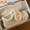 Zapatos de lona de felpa blanco leche con velcro para mujer, suela gruesa, nuevo estilo invierno 2026, zapatos de algodón chic de nicho, zapatos deportivos blancos