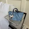 El nuevo bolso de hombro con forma de estrella y adornos de diamantes estilo coreano ins de Shuai Mi es simple, elegante y tiene una gran capacidad, adecuado para ir al trabajo y se puede llevar como bolso de mano o bolso de axila.