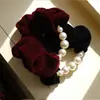 Nuevos scrunchies de terciopelo con cuentas para otoño e invierno, pasadores de perlas de alta gama para moños bajos, elegantes accesorios para el cabello para mujer