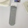 Calcetines Coreanos Grises Sin Costuras de Media Pantorrilla con Borde Enrollado de Moda Delgados Transpirables Adelgazantes JK Simples para Maternidad Cómodos Calcetines Arrugados