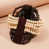 Pulseira Elástica Multicamadas de Corda Trançada de Casca de Coco com Contas de Lascas de Madeira em Contraste Preto e Branco - Joia de Mão de Alto Padrão, Estilosa e de Nicho para Mulheres