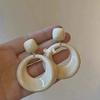 Pendientes largos de resina acrílica blanca leche estilo Anna literario delgado y exagerado estilo bosque estilo coreano de moda