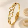 Pulsera de trébol de cuatro hojas retro de celebridad de internet, no se decolora, tacto de alta gama, diseño de nicho, decoración exquisita de esmalte coloreado de nácar, accesorio para la mano