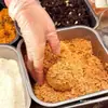 Ingredientes del pastel de arroz glutinoso mochi de queso: polvo premezclado comercial, relleno, empanizado, mantequilla, galletas trituradas para venta ambulante