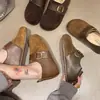 Hebilla de Cinturón de Moda Otoño 2026 Zapatos de Suela Gruesa Hermosos Zapatos de Una Sola Pieza Mocasines para Mujer Aumento de Altura Interior Mocasines sin Cordones Persona Perezosa