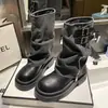 Botas pantalona estilo retrô britânico petite, novo modelo outono 2026, emagrecedoras, com sola grossa, que aumentam a altura, com fivela de cinto e forro de fleece, botas da moda