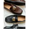 Versão em Estoque~Mocassins Slip-On com Fivela Retrô Francesa 2026 Novo Modelo Couro Genuíno Baixos Femininos Sapatos de Couro Estilo Britânico