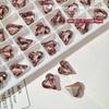 Popular en línea popular rosa seco K9 taladro de uñas súper brillante púrpura puntiagudo diamante con forma especial Corazón Torcido caramelo de roca pegado de uñas Diamante