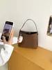 Bolsa de Hombro Grande de Terciopelo Escarchado Estilo Ins Nuevo para Otoño e Invierno, Bolso de Hombro Versátil Estilo Maillard Retro para el Trabajo, Bolso de Axila