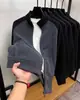 Nova coleção outono e inverno: Jaqueta de fleece color block pesada para homens, espessa para aquecimento, adequada para uso ao ar livre, à prova de vento, casual e de design simples