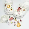 Nuevos dijes de resina para zuecos al por mayor: lindos diseños de dibujos animados, versátiles flores para zapatos de mariposa, flores de burbujas y decoraciones de animales