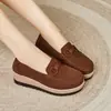 2026 novos mocassins transfronteiriços de sola grossa para aumentar a altura, para mulheres de meia-idade e idosas, sola macia e confortáveis, atacado para exportação