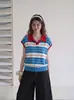 Top de punto a rayas con cuello polo y bloques de color de estilo coreano para mujer, diseño de verano, sentido del diseño, bordado, mangas abullonadas que rejuvenecen