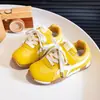 Diseño de bloques de color moderno y único para zapatillas de entrenamiento alemanas para niñas, nueva colección primavera y otoño 2026 para niños, suela suave, ligeras, versátiles, zapatos casuales