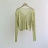 Nuevo estilo Hong Kong de verano retro cuello en V oreja de madera hebilla de perla perezosa lino rústico cárdigan camisa protectora solar camisa de aire acondicionado para mujer