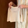 Conjunto de Primavera 2026 para Niñas Nuevo Elegante Chaleco de Punto Infantil, Camiseta Básica y Pantalones de Mezclilla Conjunto de Tres Piezas para Bebés Niñas