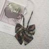 Broche Bordado Gravata Listrada Azul para Mulheres, Roupa Estilo Britânico Marrom Café Amarrada à Mão, Moda Clássica Ameixa Madura Mesmo Estilo