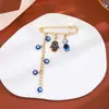 Broche de Borla Ojo del Diablo con Pedrería Creativa Europeo y Americano para Mujer, Pin de Estilo Vintage para Ceñir la Cintura de Suéter Ojo Azul de Alta Gama