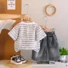 Traje de Bebé de Letras Rayadas Niños y Niños Verano Guapo Ropa de Verano Camiseta de Moda 2026 Ropa Nueva de Manga Corta