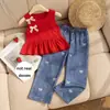Conjunto de Chaleco Rojo con Moño para Niña con Pantalones de Pierna Ancha tipo Mezclilla Falsa Conjunto de Dos Piezas 2026 Verano Atuendo Casual Elegante para Niños