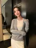 Suéter tejido Chuwo STUDIO elegante de diseño falso dos piezas, cuello en U grande, 100% lana, adelgazante para mujer, corte holgado para primavera y otoño