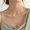 Nuevo collar de perlas para mujer, diseño de alta gama, accesorios de nicho, cadena de clavícula sencilla, collar ligero de lujo que combina con todo.