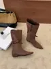 Novas Botas Martin de Bico Fino e Salto Grosso Outono/Inverno 2026, Botas de Cavaleiro, Botas Plissadas, Botas Empilhadas, Botas Western, Botas Longas