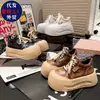 Zapatos de Pan con Dedos Gordos Feos Lindos para Mujer 2026 Otoño Nuevos de Moda Suela Gruesa que Aumenta la Altura Versátiles Deportivos Casuales