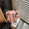 Bolsa Cuadrada Pequeña Rosa Nueva de Alta Gama de Nicho Primavera para Mujer, Bolso Cruzado Versátil Exquisito y de Moda, Bolso de Mano, Bolso de Hombro