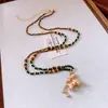 Colar Pônei de Contas de Vidro com Pedra Olho de Tigre Galvanizado a Ouro Real, Corrente de Suéter com Design do Ano Zodiacal, Acessório de Nicho de Luxo Leve