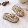Sandalias Nuevas de Verano 2026 para Niñas Zapatos Infantiles Zapatos de Princesa para Niñas Suela Suave Zapatos Antideslizantes Sandalias de Playa