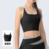 Conjunto de fitness e yoga para primavera e verão para mulheres, apresentando um design em blocos de cor, uma saia e calça com aparência de duas peças, alças finas, um lindo decote nas costas e adequado para Pilates, corrida e outros esportes.