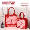 Bolsa de Feltro com Personagem Feliz Lembrancinha de Casamento Bolsa Tote para Madrinha Bolsa Criativa para Recém-Casados Noivado Bolsa de Doces com Personagem Feliz para Casamento