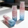 Botella de vacío de pequeña capacidad de 5 ml, 10 ml, 15 ml hecha de material PP, proceso de chorreado de arena degradado que conserva el color, muestras cosméticas serigrafiadas