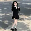 Estilo Casual para Niñas Colección Otoño 2026: Suéter de Punto Negro de Manga Larga con Cuello de Solapa de Moda, Conjunto Versátil de Dos Piezas a la Moda