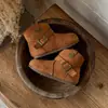 Botas de invierno para niñas, estilo nuevo, a la moda y retro, con suelas suaves, cálidas, ligeras y antideslizantes, adecuadas para condiciones de nieve